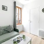 Nid Douillet Pour Deux Dans Le Des Artistes * Paris