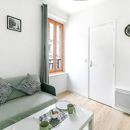 Nid Douillet Pour Deux Dans Le Des Artistes * Paris