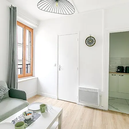 Nid Douillet Pour Deux Dans Le Des Artistes * Paris