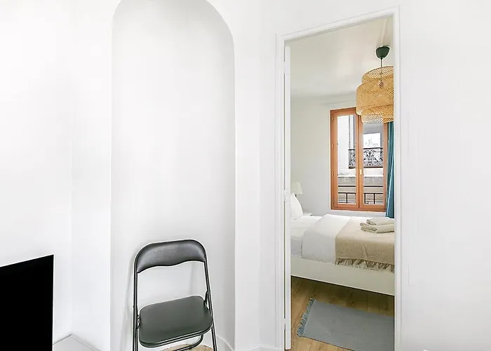 Nid Douillet Pour Deux Dans Le Des Artistes Apartment *