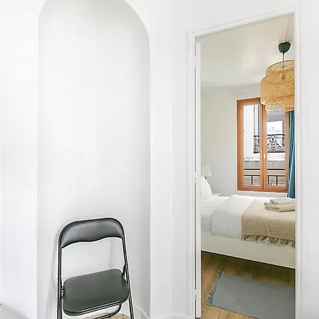 Nid Douillet Pour Deux Dans Le Des Artistes Apartament *